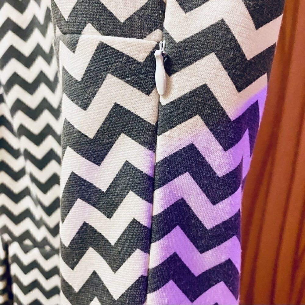 Altar'd State grey white chevron sleeveless dress - Picture 5 of 8